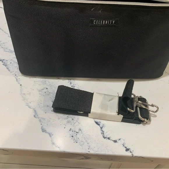 Make-up case. Black. Fabric exterior with solid insert. - Picture 6 of 11